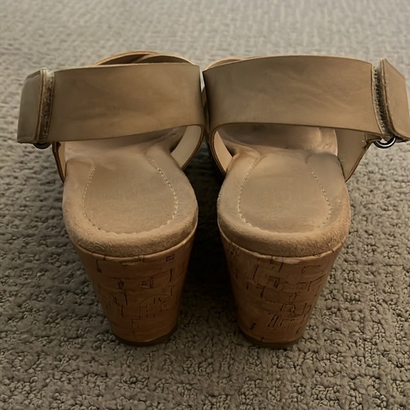 Chinese Laundry Wedges Size 8.5 - Picture 9 of 10